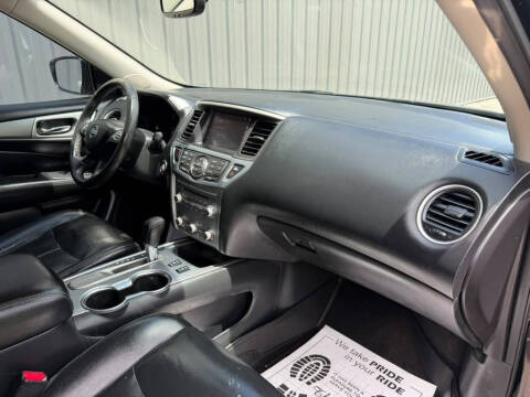 2017 Nissan Pathfinder SL