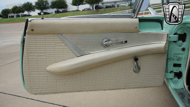 1957 Ford Thunderbird