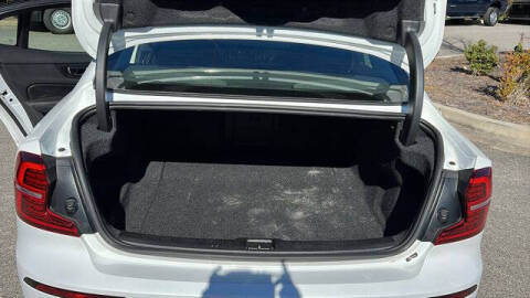 2024 Volvo S60 B5 Plus Dark Theme