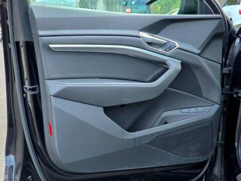 2022 Audi e-tron quattro Premium