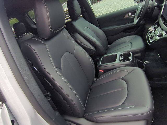 2026 Chrysler Voyager LX