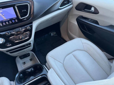 2017 Chrysler Pacifica Touring-L