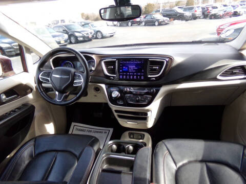 2017 Chrysler Pacifica Touring-L