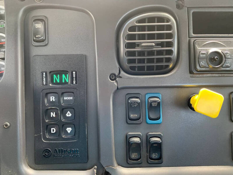 2015 Freightliner M2 106