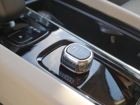 2025 Volvo XC60 B5 Plus Dark Theme