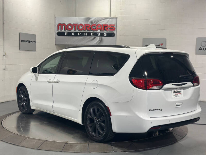 2018 Chrysler Pacifica Touring L Plus