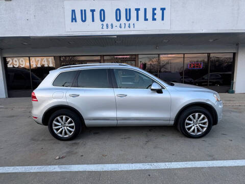 2012 Volkswagen Touareg for sale at Auto Outlet in Des Moines IA