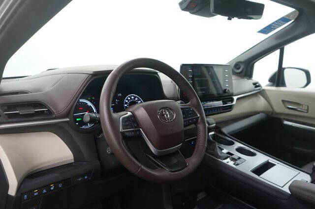 2024 Toyota Sienna Platinum 7-Passenger