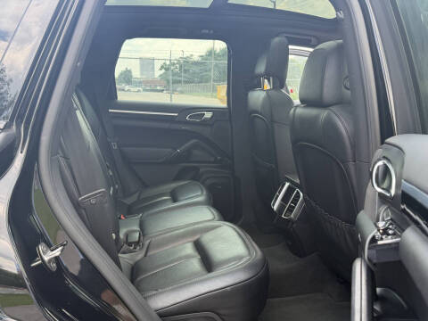 2017 Porsche Cayenne Platinum Edition