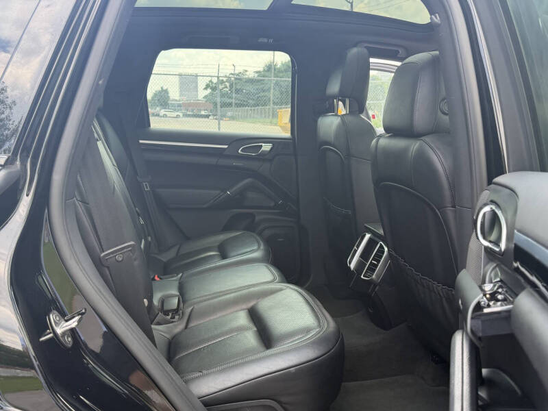 2017 Porsche Cayenne Platinum Edition