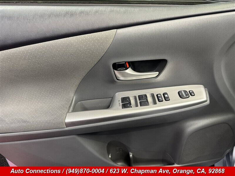 2013 Toyota Prius v Three