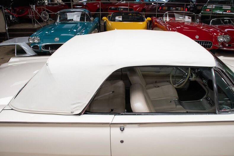 1962 Ford Thunderbird