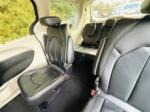 2022 Chrysler Pacifica Touring L