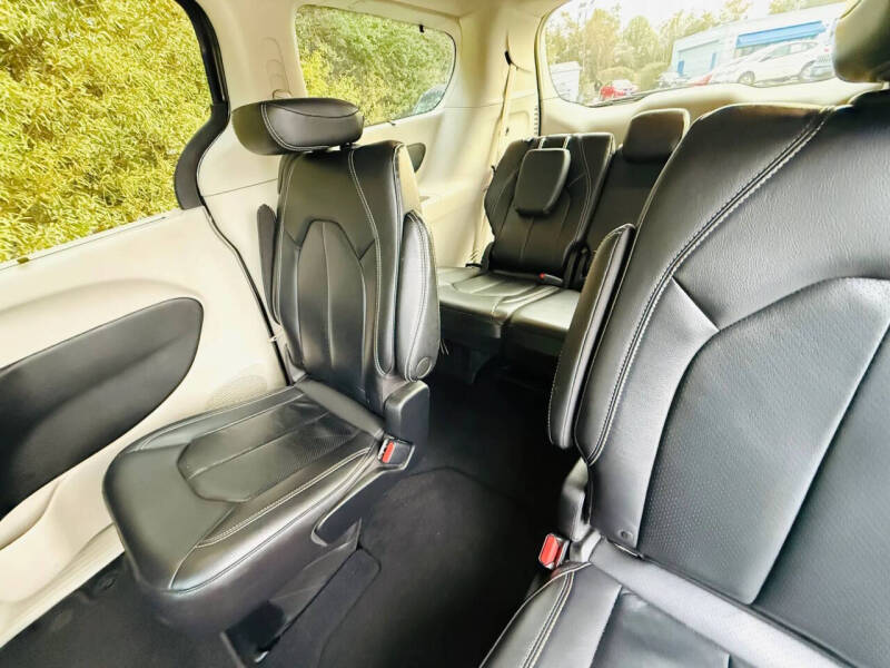 2022 Chrysler Pacifica Touring L