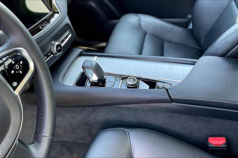 2024 Volvo XC90 B5 Core Bright Theme