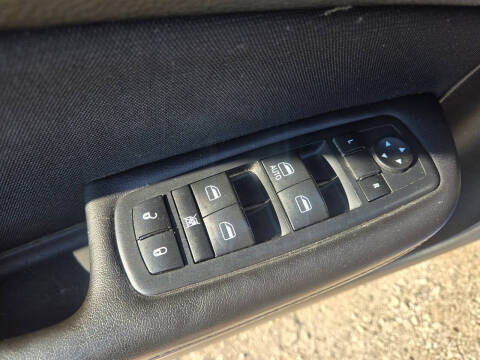 2017 Chrysler 200 LX