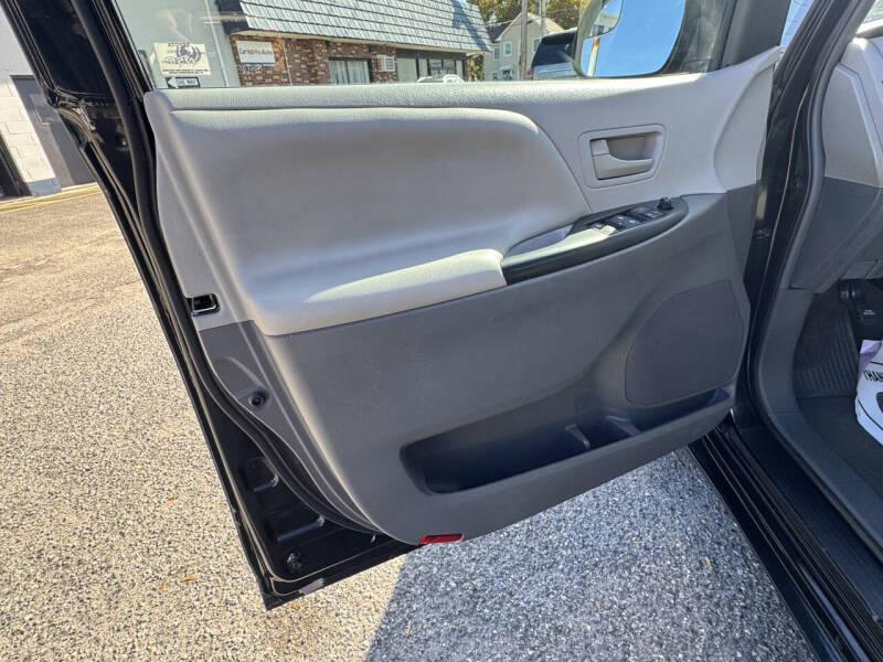 2015 Toyota Sienna L 7-Passenger