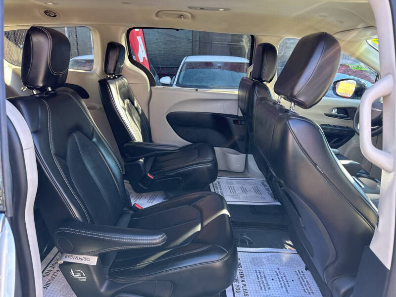 2024 Chrysler Pacifica Touring L