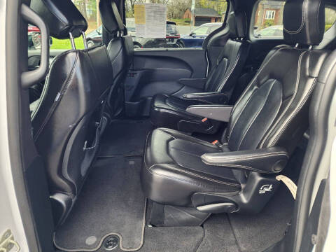 2025 Chrysler Pacifica Select