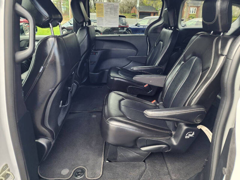 2025 Chrysler Pacifica Select