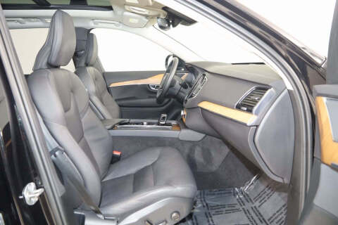 2025 Volvo XC90 B5 Plus Bright Theme