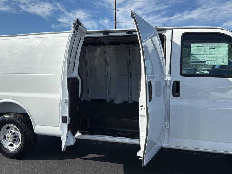 2025 Chevrolet Express 2500