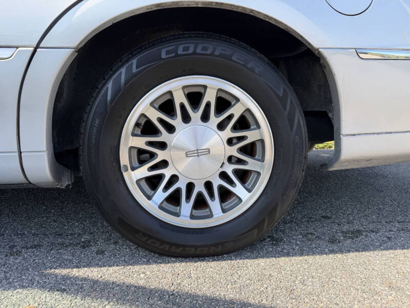 2002 Lincoln Town Car Signature