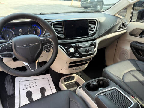 2024 Chrysler Pacifica Touring L
