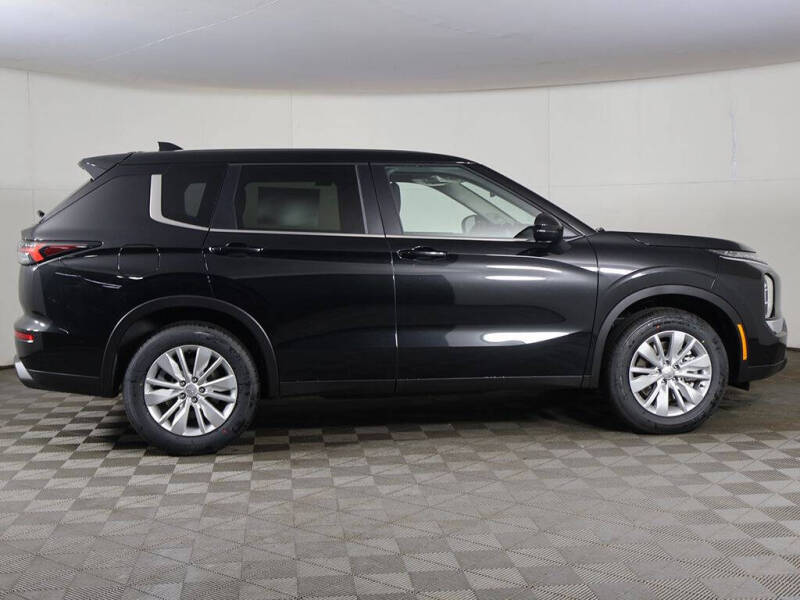 2026 Mitsubishi Outlander ES