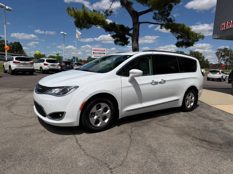 2017 Chrysler Pacifica Touring-L Plus