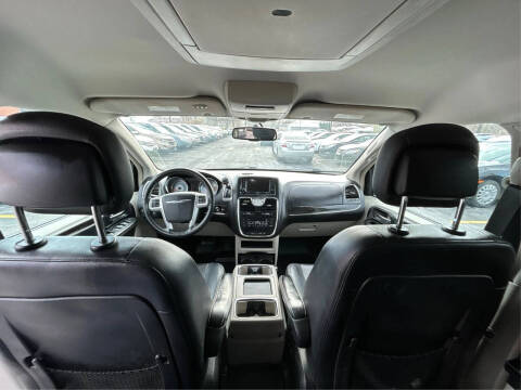 2015 Chrysler Town and Country Touring