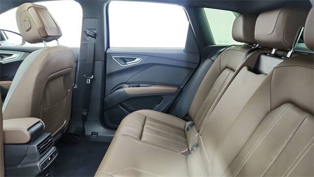 2024 Audi Q4 e-tron quattro Premium Plus 50