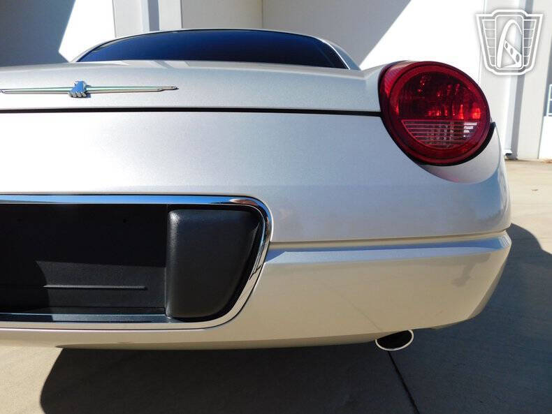 2005 Ford Thunderbird Deluxe