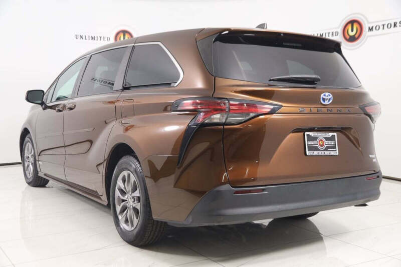 2021 Toyota Sienna LE 8-Passenger