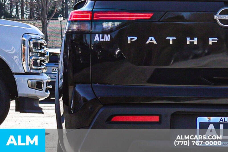 2023 Nissan Pathfinder SV