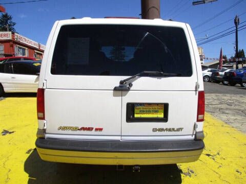 2003 Chevrolet Astro LT