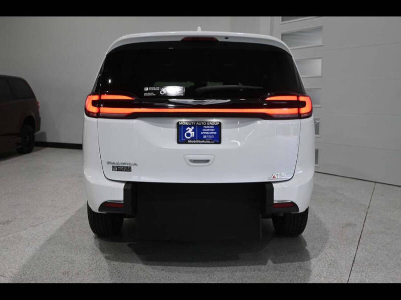 2022 Chrysler Pacifica Touring L