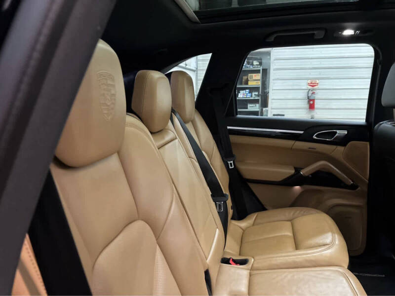 2017 Porsche Cayenne Platinum Edition