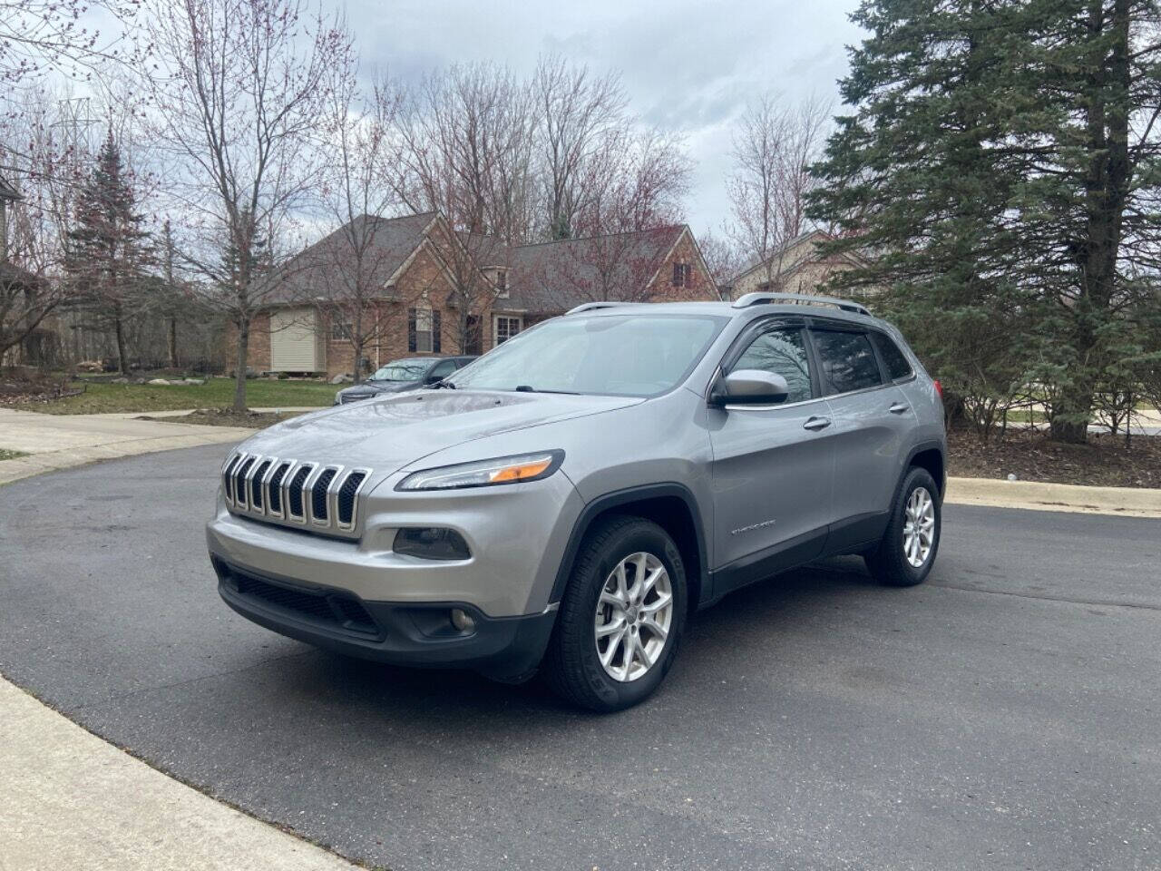 2016 Jeep Cherokee for sale at ZAKS AUTO INC in Detroit, MI