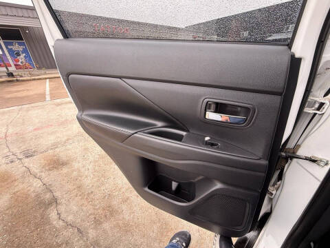 2015 Mitsubishi Outlander SE