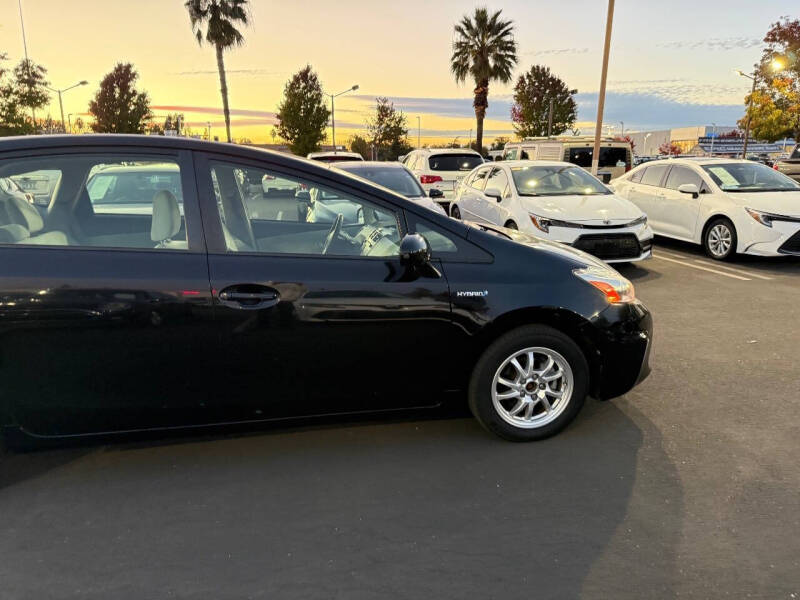 2012 Toyota Prius v Two