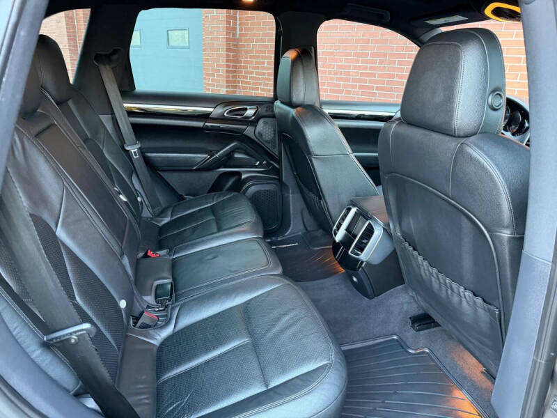 2014 Porsche Cayenne Platinum