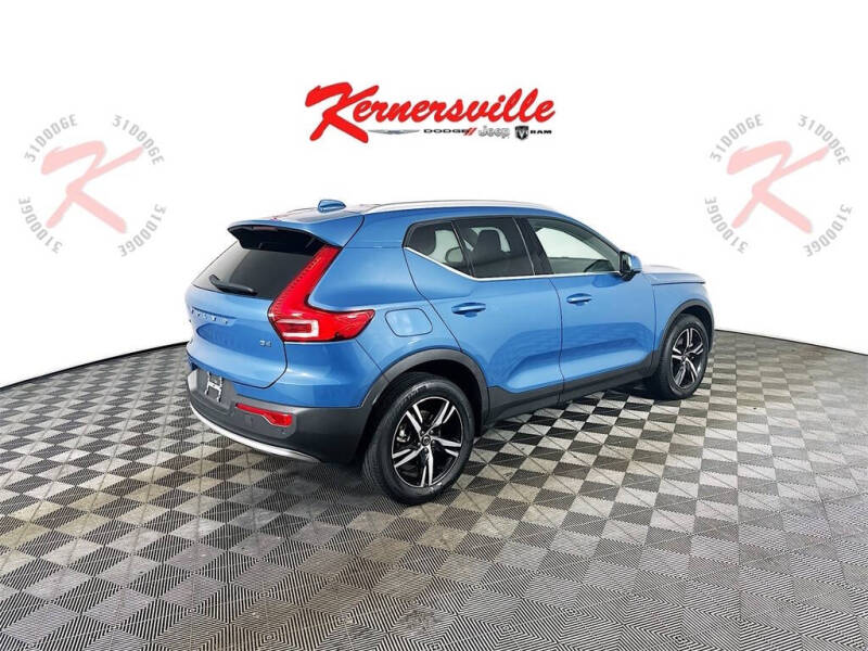 2023 Volvo XC40 B4 Plus Bright Theme