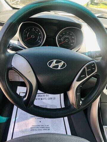 2013 HYUNDAI Elantra Sedan - $8,950