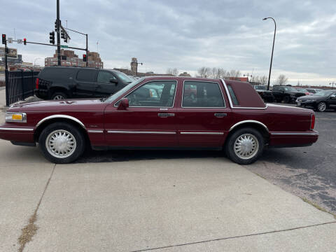 1997 Lincoln Town Car for sale at RIVERSIDE AUTO SALES in Sioux City IA