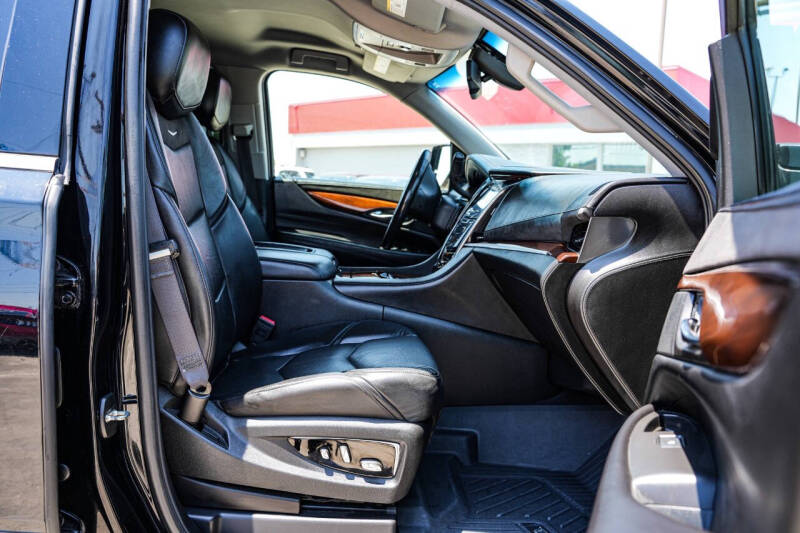 2016 Cadillac Escalade Standard