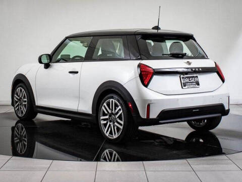 2025 MINI Hardtop 2 Door Cooper Signature Trim