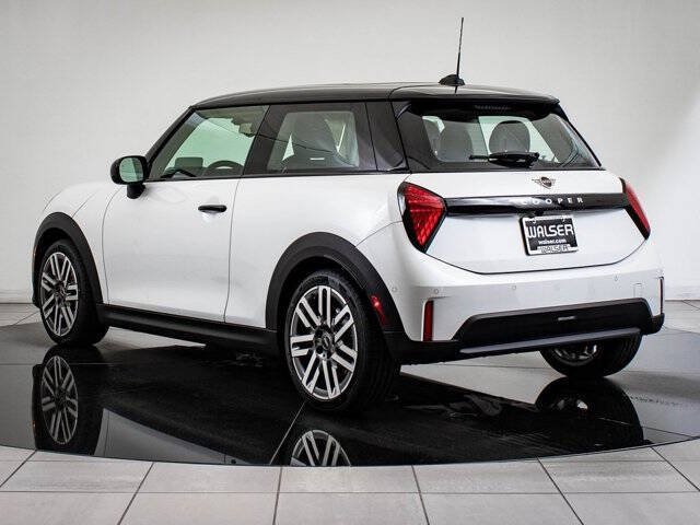 2025 MINI Hardtop 2 Door Cooper Signature Trim