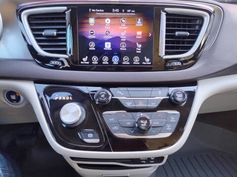 2017 Chrysler Pacifica Touring-L