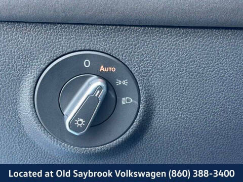 2025 Volkswagen Taos SE Black